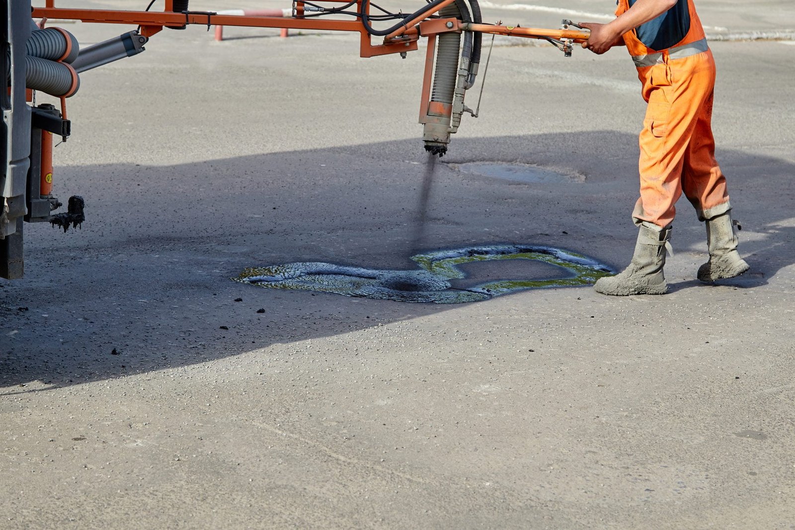 HINCOL RS1 JP Emulsion — Spray Injection Pothole Repair